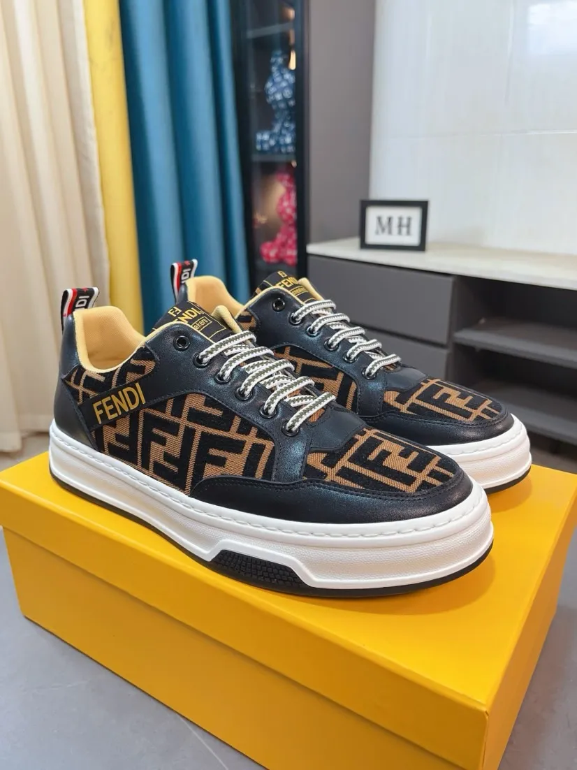 Men's shoes 💰400🌹🌹[FENDI] Fendi's classic and comfortable men's shoes, this complex sneaker is made of soft calfskin➕genuine leather lining➕original ultra-light rubber material with rough outsole. This unique light style is suitable for the casual and refined sensibility of this season. It is comfortable and natural on the feet. It is an everyday style for casual travel in autumn and winter! 38/44